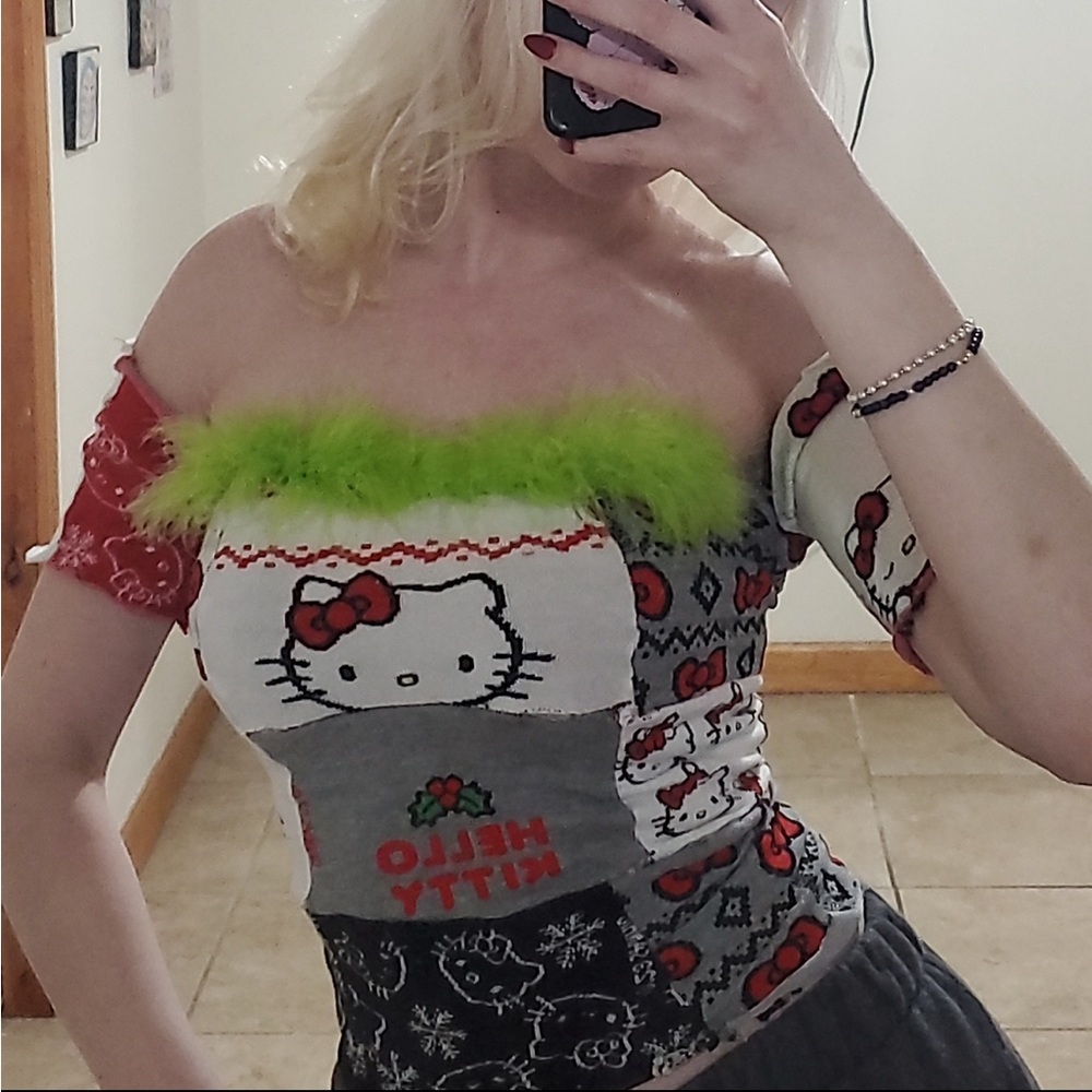 Hello kitty Christmas top fur trim